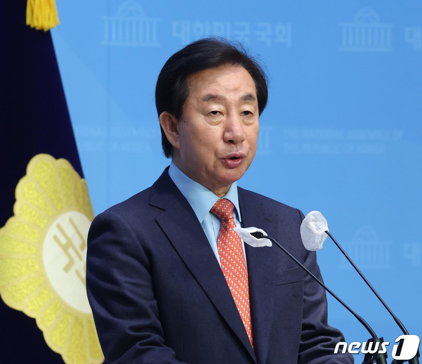 본문 이미지 - 서울 강서을 예비후보인 김성태 전 자유한국당(국민의힘 전신) 원내대표가 7일 서울 여의도 국회 소통관에서 공천 심사 배제 관련 기자회견을 하고 있다. 2024.2.7/뉴스1 ⓒ News1 송원영 기자