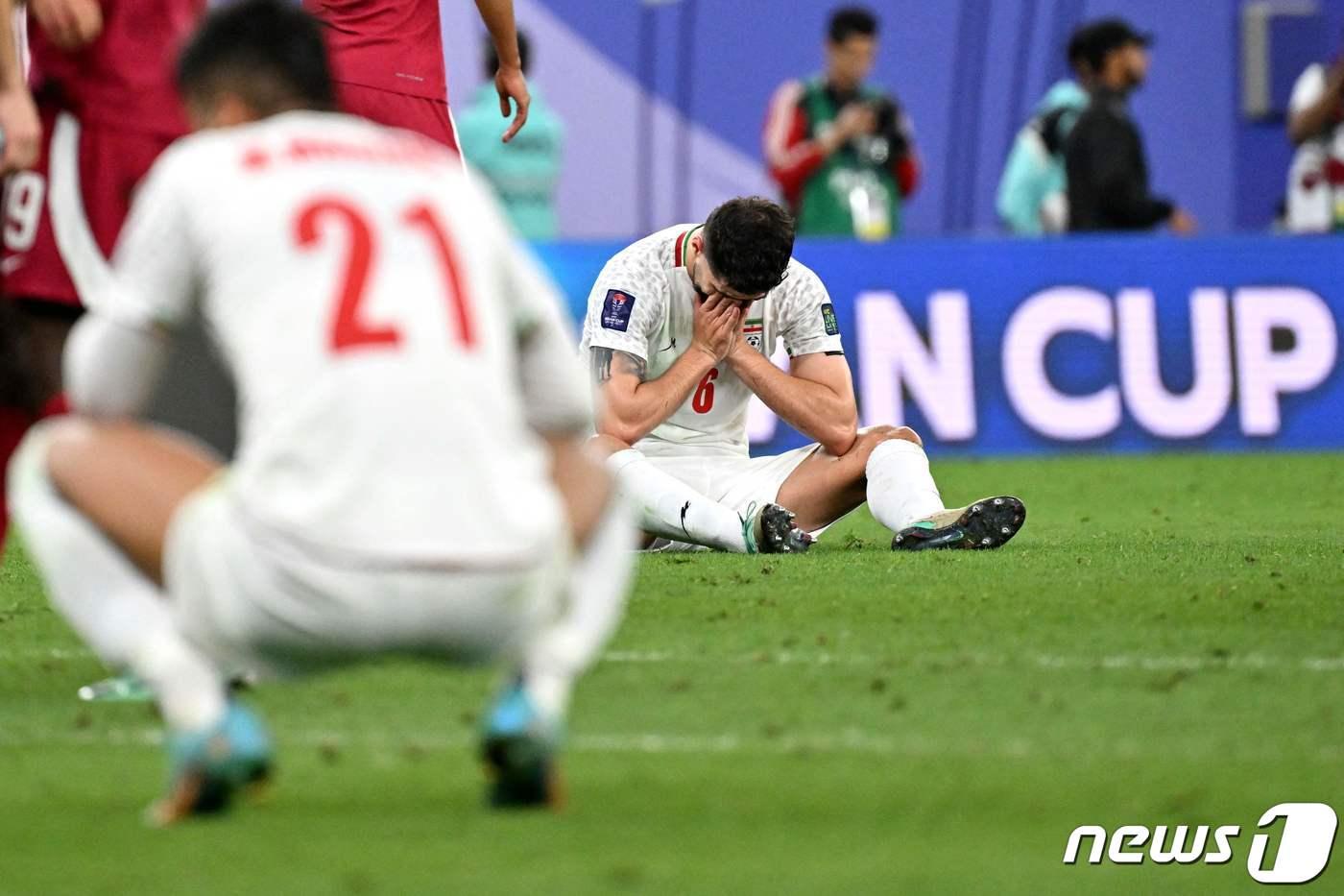 본문 이미지 - 또 다시 아시안컵 결승 진출이 무산된 이란. ⓒ AFP=뉴스1