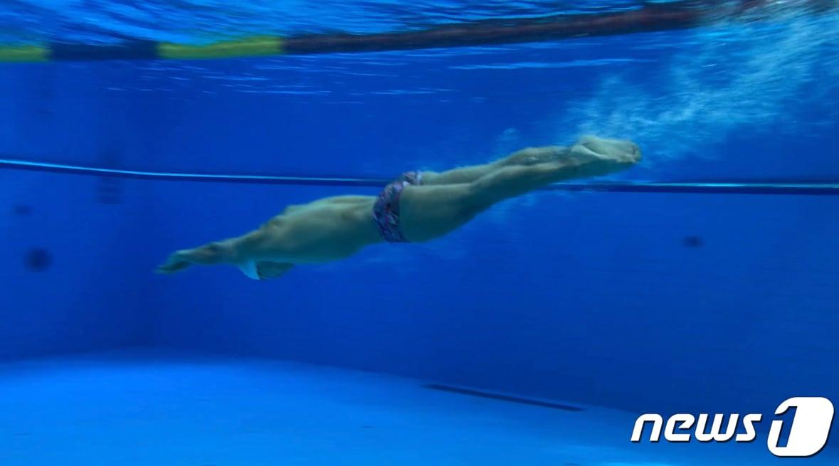 본문 이미지 - 역영하고 있는 신형수 코치. (신형수 코치 제공)