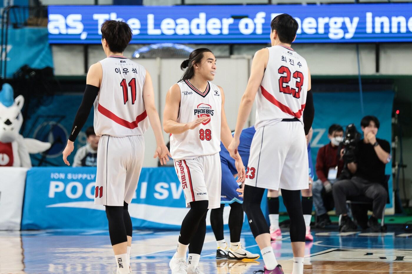 본문 이미지 - 울산 현대모비스의 이우석(왼쪽부터), 옥존, 최진수. (KBL 제공)