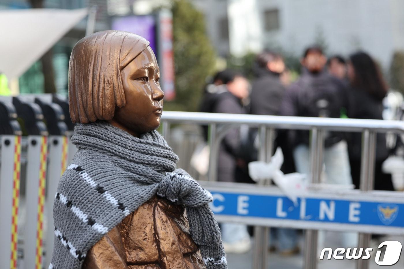 제105주년 3·1절인 1일 서울 종로구 주한일본대사관 인근에서 소녀상이 자리를 지키고 있다. 2024.3.1/뉴스1 ⓒ News1 신웅수 기자