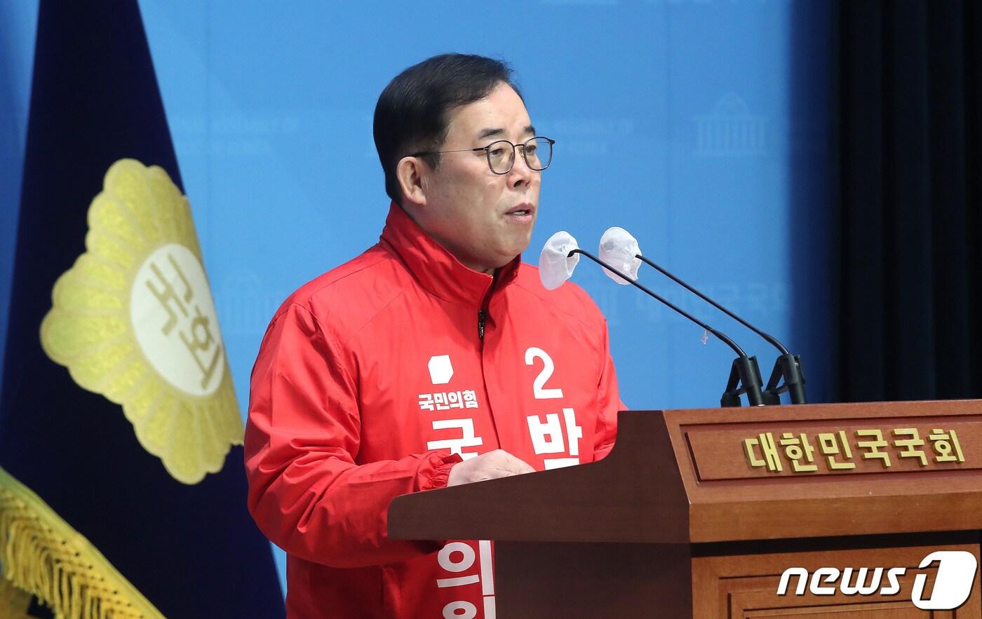 박성중 국민의힘 의원이 10일 오전 서울 여의도 국회 소통관에서 기자회견을 갖고 제22대 국회의원선거(총선) 부천을 출마 선언을 하고 있다. 2024.3.10/뉴스1 ⓒ News1 임세영 기자