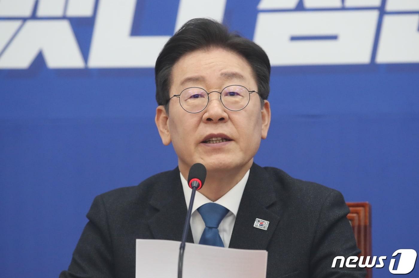 본문 이미지 - 이재명 더불어민주당 대표가 22대 총선을 한 달여 앞둔 10일 서울 여의도 국회에서 기자회견을 갖고 총선에 임하는 각오와 총선 전략 등을 밝히고 있다. 2024.3.10/뉴스1 ⓒ News1 임세영 기자