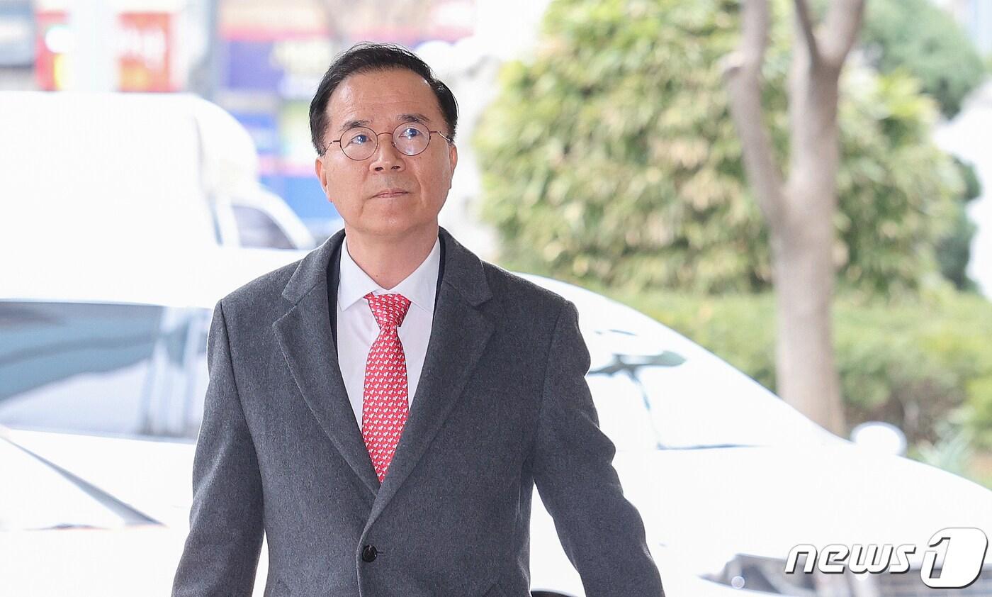 이태원 참사 부실 대응 혐의를 받는 김광호 전 서울경찰청장이 11일 서울 마포구 서울서부지방법원에서 열린 공판준비기일에 출석하고 있다. 2024.3.11/뉴스1 ⓒ News1 신웅수 기자