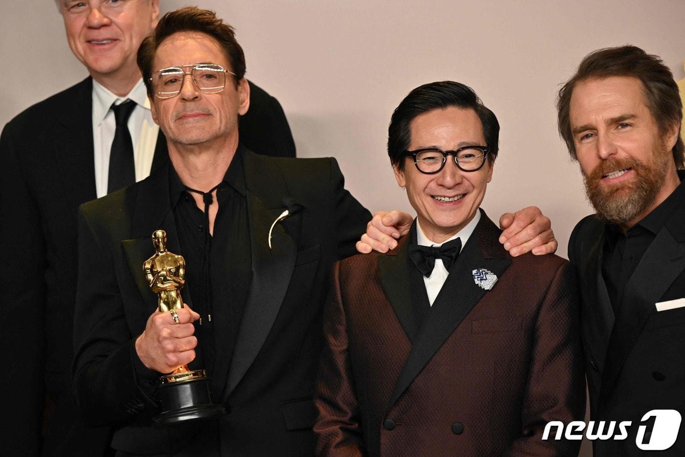 로버트 다우니 주니어, 키 호이 콴 ⓒ AFP=뉴스1