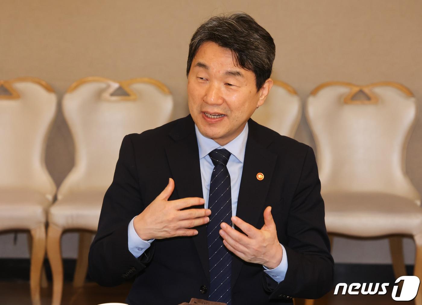 본문 이미지 - 이주호 사회부총리 겸 교육부 장관이 11일 서울 종로구 정부서울청사에서 열린 청년교사리더 간담회에서 인사말을 하고 있다. 2024.3.11/뉴스1 ⓒ News1 허경 기자