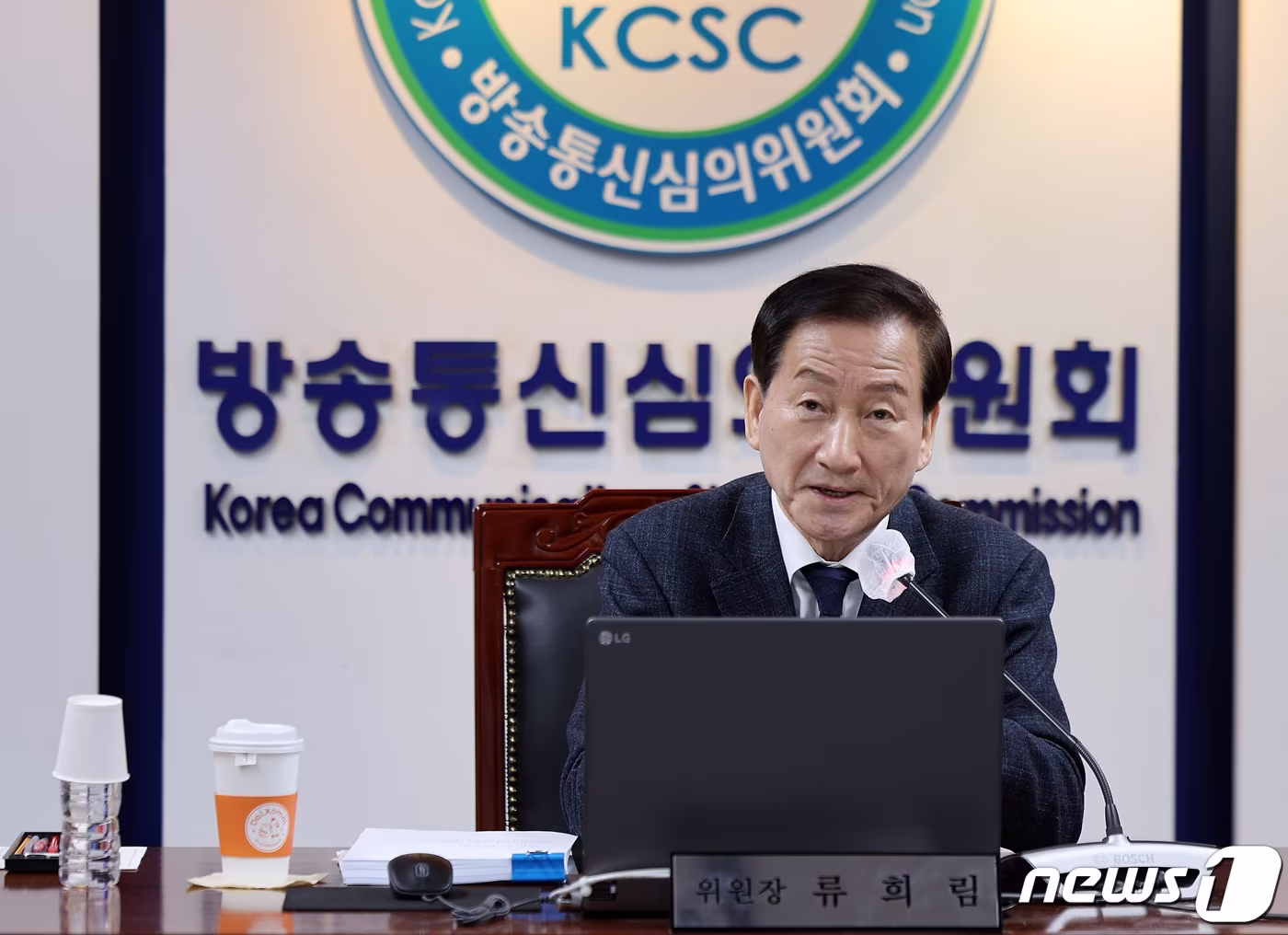 본문 이미지 - 류희림 방송통신심의위원회(방심위) 위원장이 11일 서울 양천구 방심위에서 열린 '2024년 제6차 방송통신심의위원회 정기회의'를 주재하고 있다. 2024.3.11/뉴스1 ⓒ News1 이동해 기자