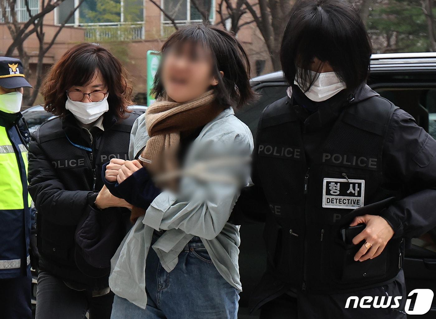 본문 이미지 - 한국대학생진보연합(대진연) 회원이 지난해 3월 12일 오전 서울 양천구 서울남부지방법원에서 열리는 구속 전 피의자심문(영장실질심사)에 출석하고 있다. 2024.3.12/뉴스1 ⓒ News1 김진환 기자