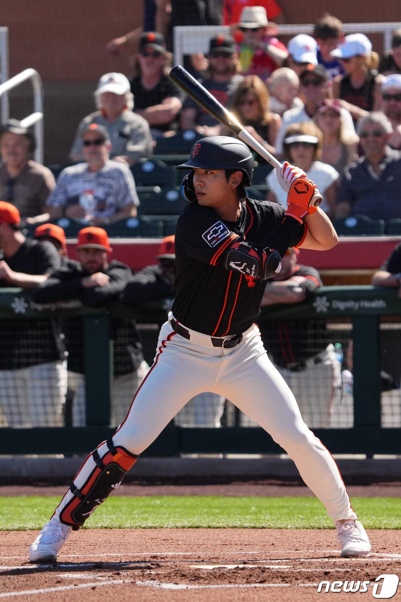 본문 이미지 - 이정후가 29일(한국시간) 샌디에이고와의 개막전에서 데뷔 첫 안타를 신고했다. ⓒ 로이터=뉴스1 ⓒ News1