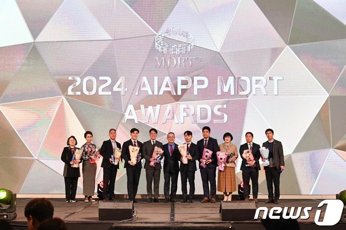 본문 이미지 - AIA프리미어파트너스가 지난 12일 서울 용산 드래곤시티에서 ‘AIA 프리미어파트너스 MDRT 컨퍼런스’를 진행했다/사진제공=AIA생명