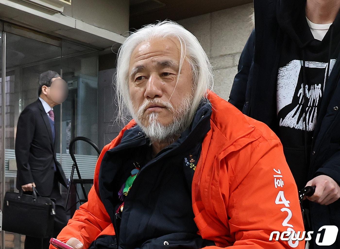 본문 이미지 - 집회 신고를 하지 않고 버스 운행을 방해한 혐의로 기소된 박경석 전국장애인차별철폐연대 상임공동대표. 2024.3.13/뉴스1 ⓒ News1 박지혜 기자