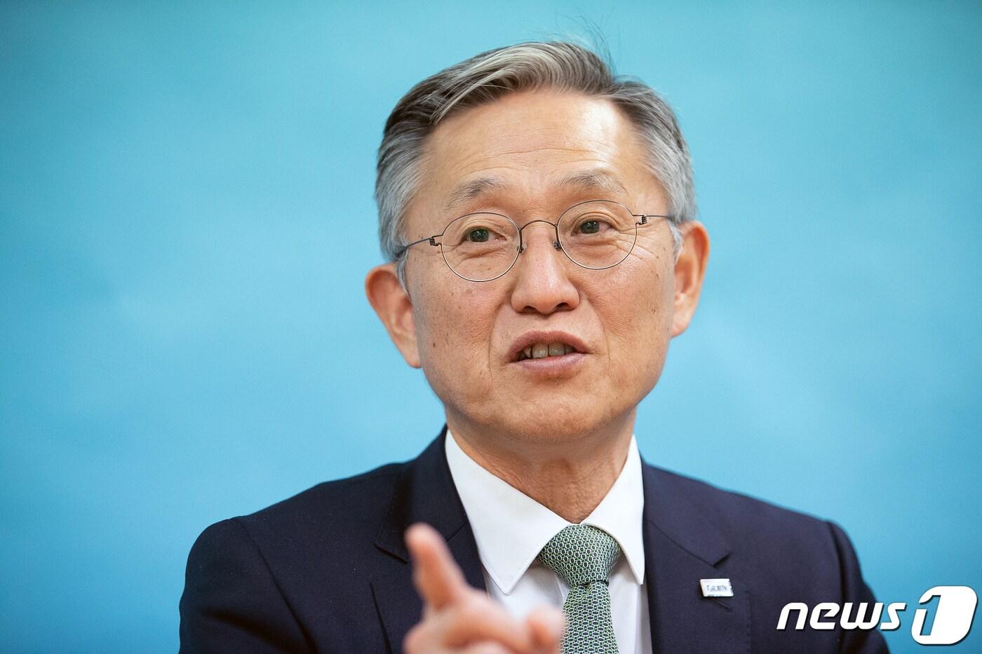 본문 이미지 - 김종갑 GDIN(글로벌디지털혁신네트워크) 대표이사가 13일 오후 서울 종로구 뉴스1에서 뉴스1과 인터뷰하고 있다. 2024.3.13/뉴스1 ⓒ News1 이승배 기자