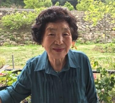 본문 이미지 - 김밥 장사로 모은 전 재산을 기부하고 지난 11일 세상을 떠난 박춘자 할머니. 초록우산 홈페이지 화면 갈무리