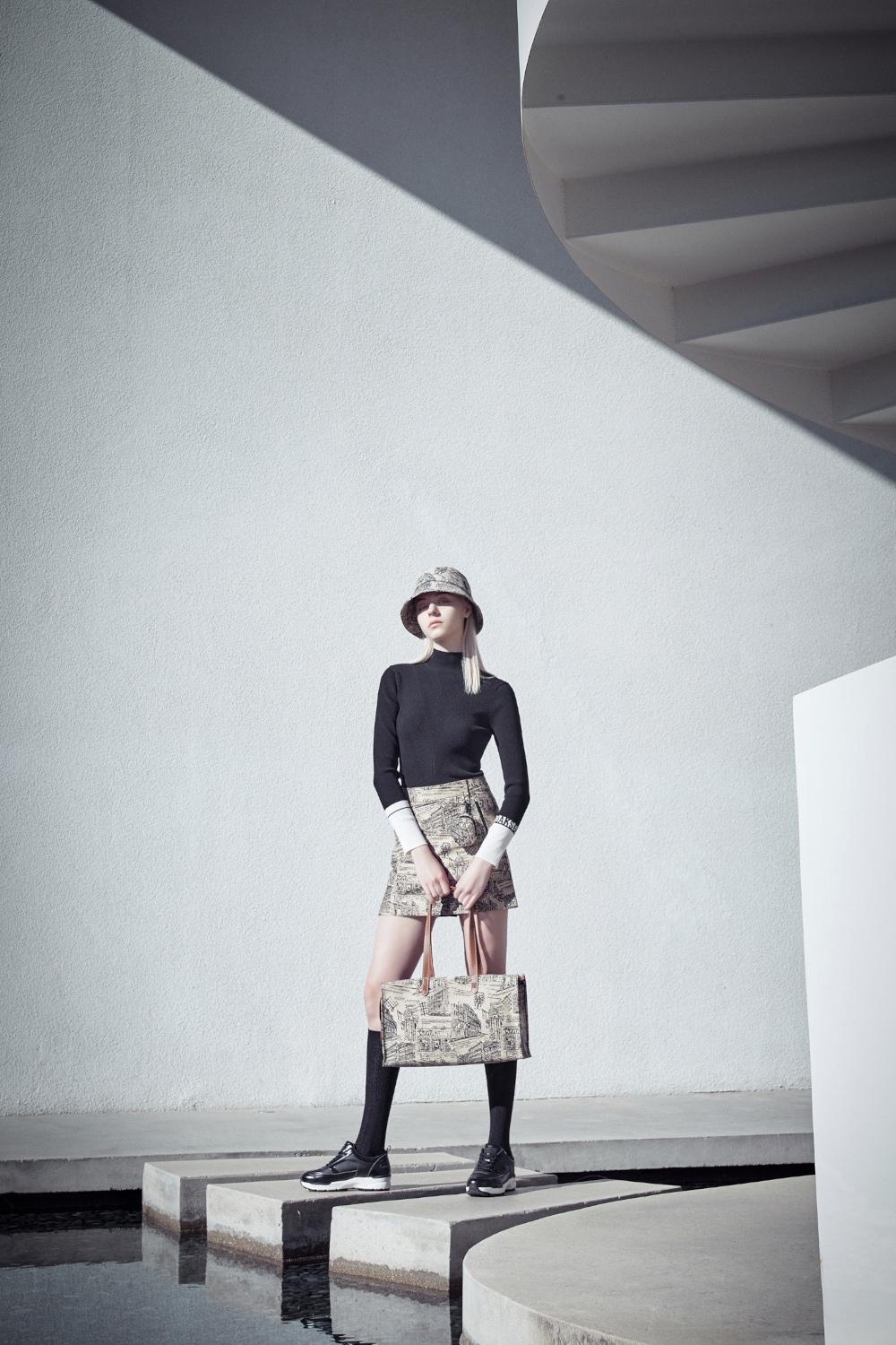 본문 이미지 - 닥스골프는 닥스 130주년을 기념해 출시한 '130주년 캡슐 컬렉션'이 스텔스 럭셔리 열풍과 함께 판매 호조를 보이고 있다고 14일 밝혔다.(닥스골프 제공)