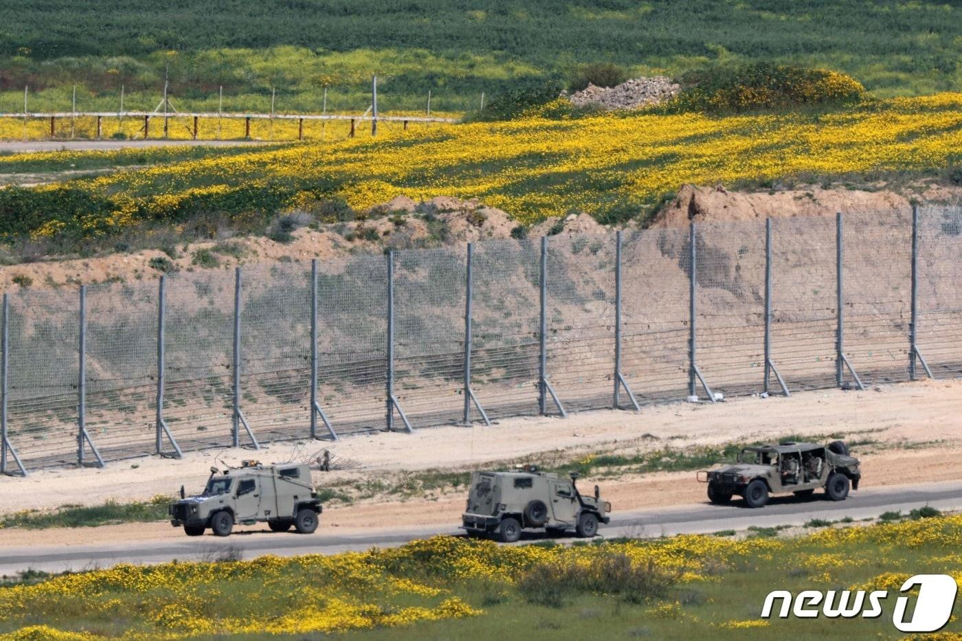 이스라엘 군용 차량이 가자지구 국경에서 순찰하고 있다. 2024. 3. 14 ⓒ AFP=뉴스1 ⓒ News1 우동명 기자