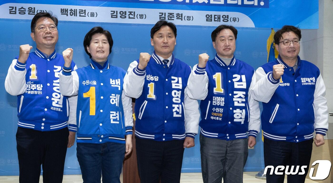 본문 이미지 - 제22대 국회의원선거 수원 선거구에 출마한 수원갑 김승원(왼쪽부터), 수원을 백혜련, 수원병 김영진, 수원정 김준혁, 수원무 염태영 후보 /뉴스1