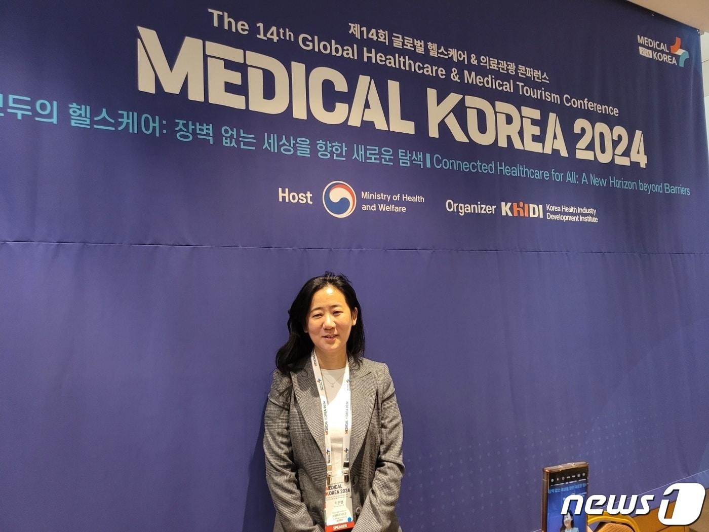 본문 이미지 - 이진형 스탠퍼드 대학교 종신 교수(엘비스 창업자)가 인터뷰에 앞서 기념사진을 찍고 있다. 2024. 3. 14 /뉴스1 ⓒ News1 황진중 기자