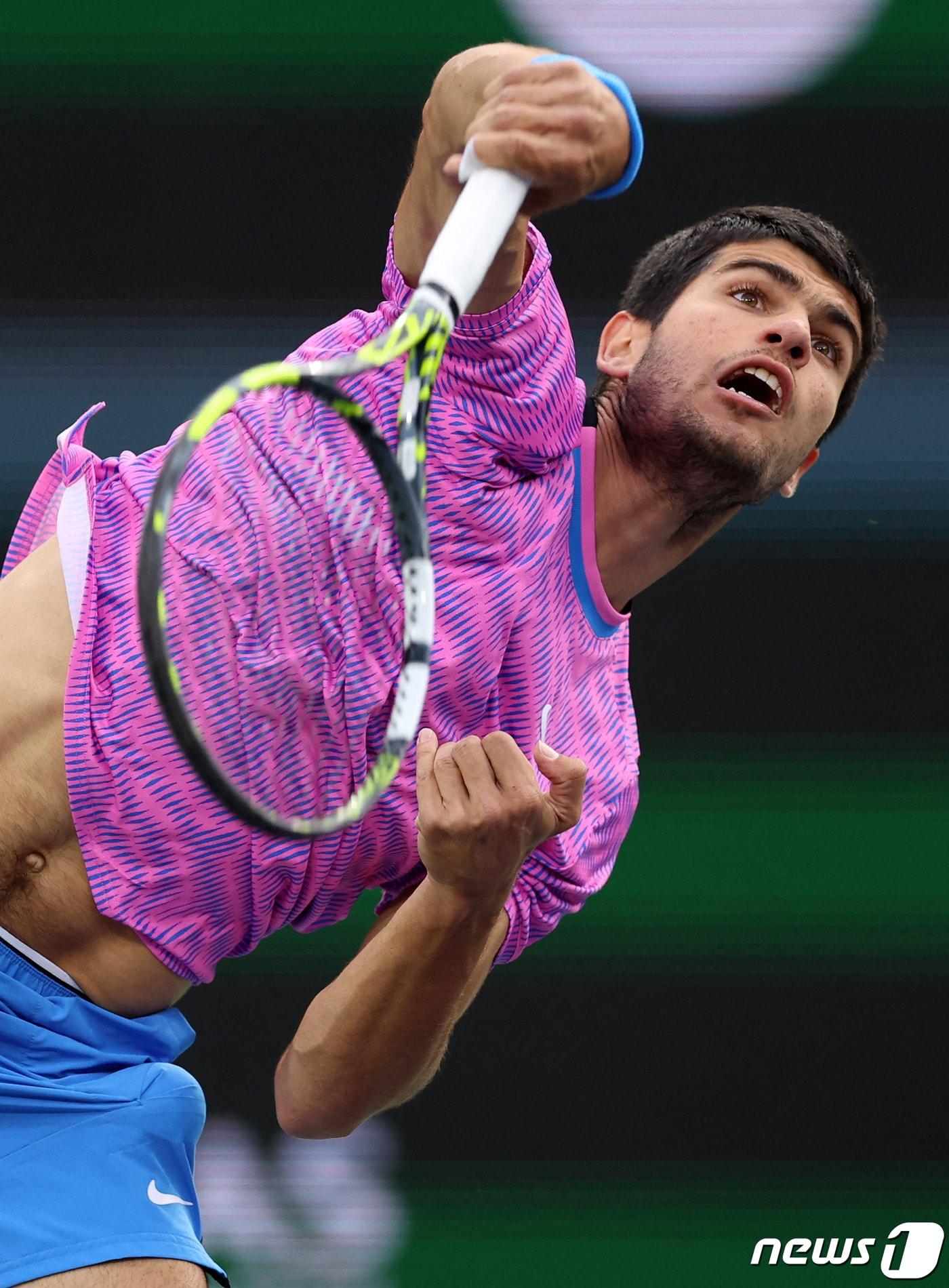 본문 이미지 - 스페인의 카를로스 알카라스가 17일 (현지시간) 캘리포니아주 인디언웰스에서 열린 ATP 투어 BNP 파리바 오픈 단식 4강전에서  얀니크 신네르(3위·이탈리아)에 2-1로 승리했다.. 2024.3. 15 ⓒ AFP=뉴스1 ⓒ News1 우동명 기자