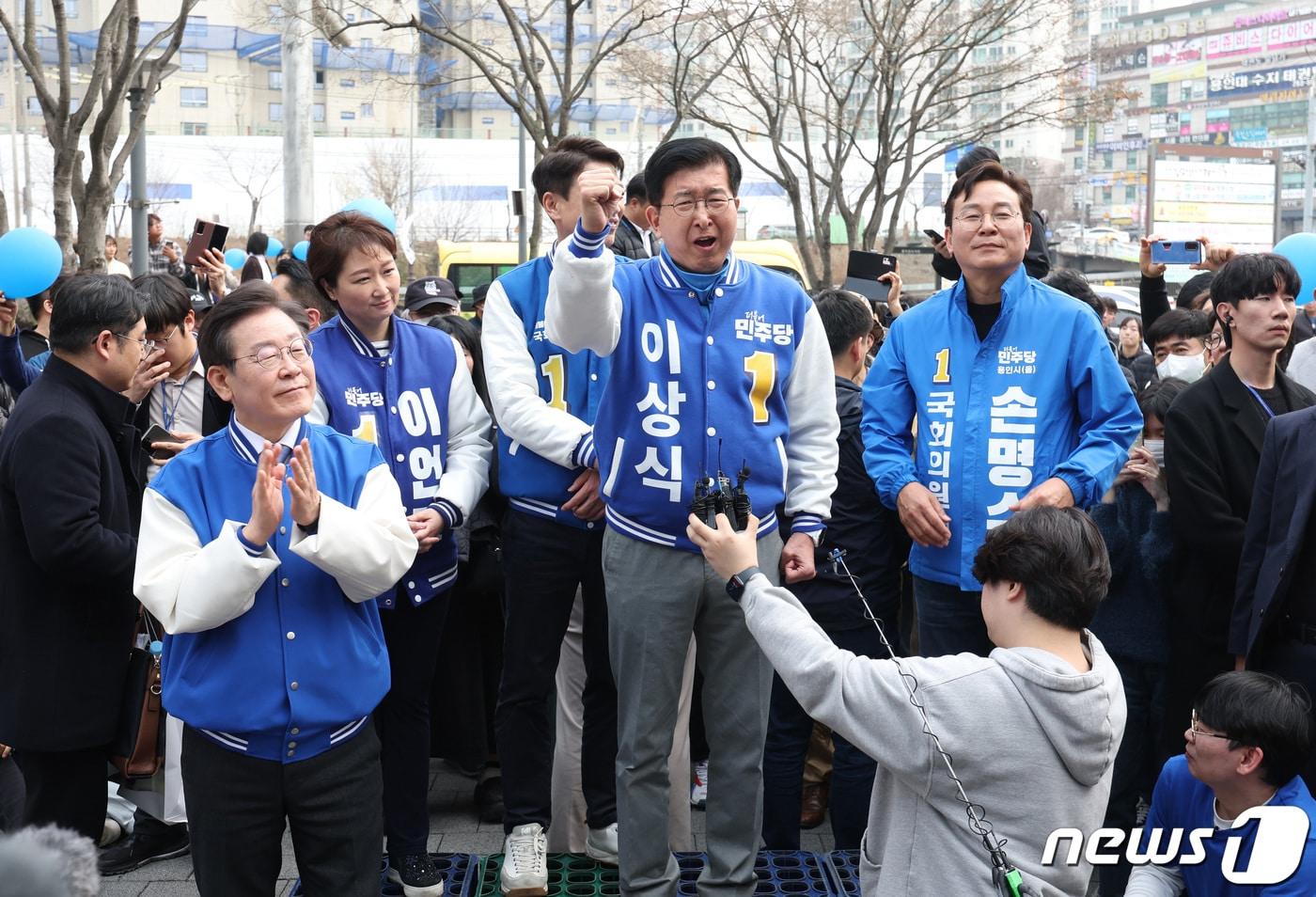 본문 이미지 - 이상식 제22대 국회의원선거 용인갑 더불어민주당 예비후보가 16일 오전 경기 용인 수지구청 광장에서 열린 기자회견에서 발언을 하고 있다. (공동취재) 2024.3.16/뉴스1 ⓒ News1 임세영 기자