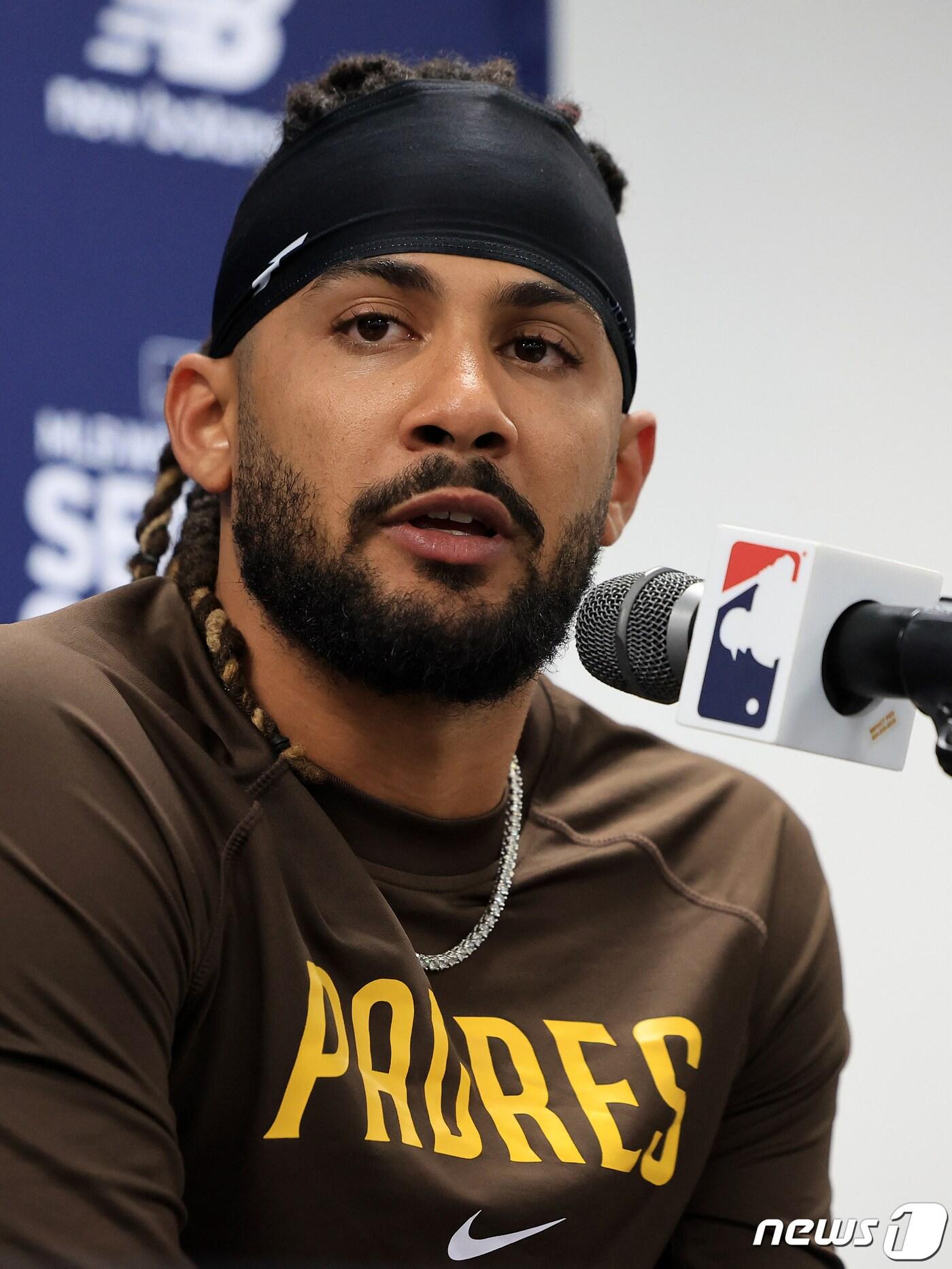 본문 이미지 - 미국프로야구(MLB) 월드투어 서울시리즈에 출전하는 샌디에이고 파드리스 타티스 주니어가 16일 오후 서울 구로구 고척스카이돔에서 열린 공식 기자회견에 참석해 취재진 질문에 답변하고 있다. 2024.3.16/뉴스1 ⓒ News1 김진환 기자