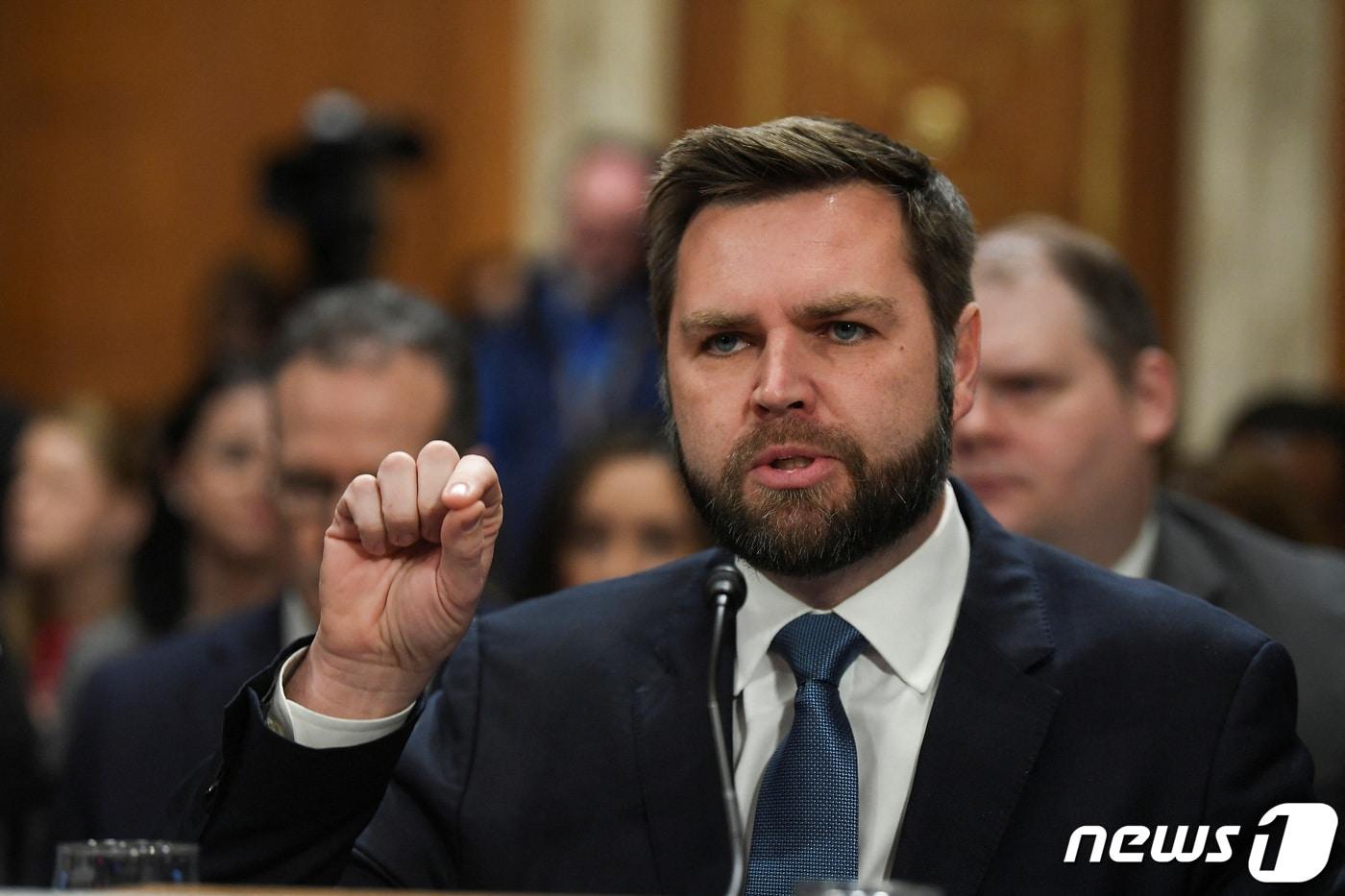 지난 9일(현지시간) J.D 밴스 미국 상원의원이 워싱턴 DC 국회의사당에서 열린 상원 청문회에서 증언하는 모습. 2024.3.9. ⓒ 로이터=뉴스1 ⓒ News1 김성식 기자