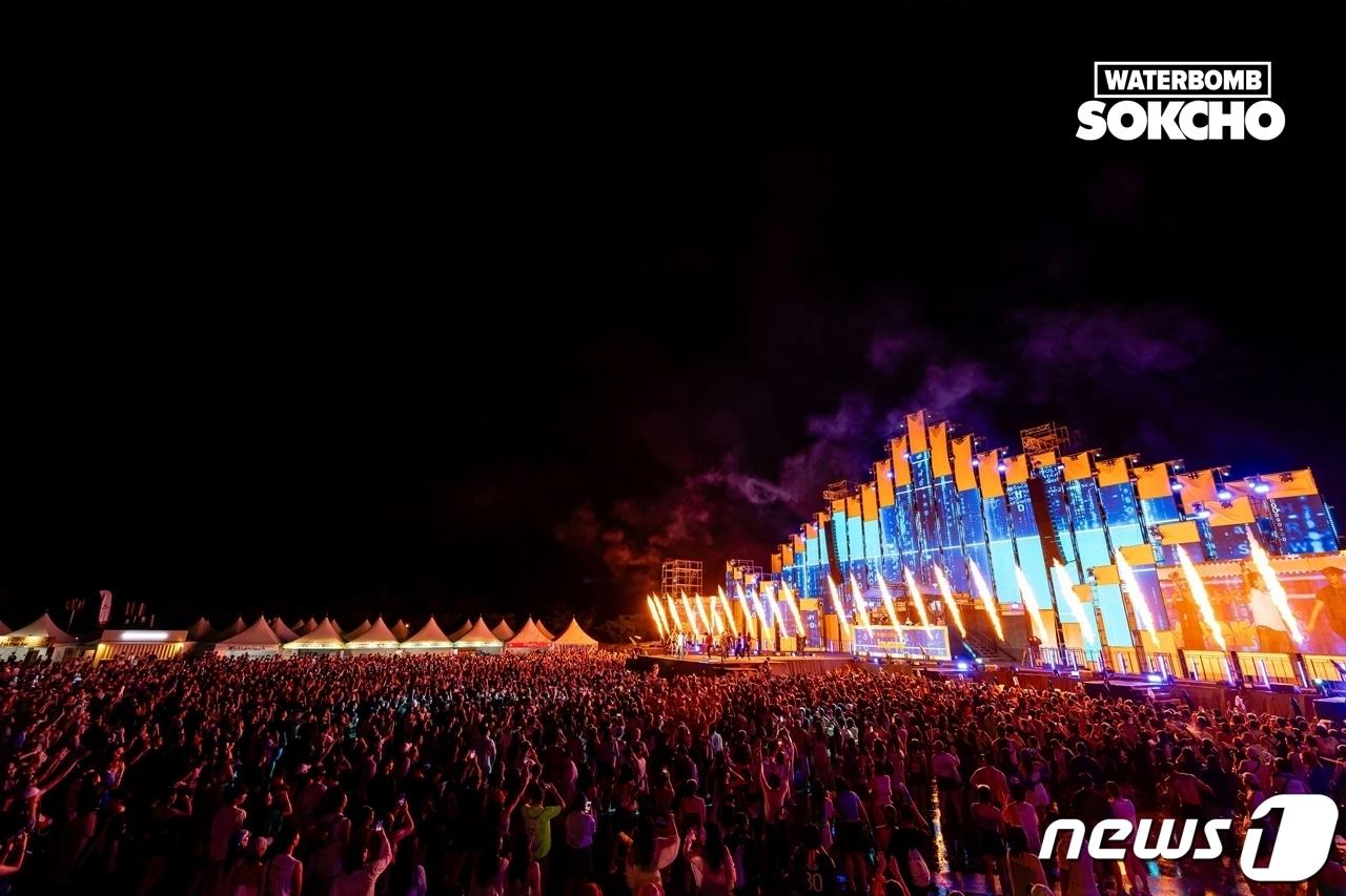 본문 이미지 - 지난해 한화리조트 설악에서 열린 '워터밤 속초 2023' 현장 모습.(한화호텔앤드리조트 제공)