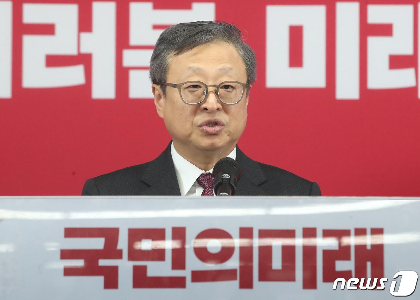 본문 이미지 - 유일준 국민의미래 공천관리위원장이 18일 오후 서울 여의도 중앙당사에서 기자회견을 갖고 제22대 국회의원선거(총선) 비례대표 후보자 순번을 발표하고 있다. 2024.3.18/뉴스1 ⓒ News1 임세영 기자