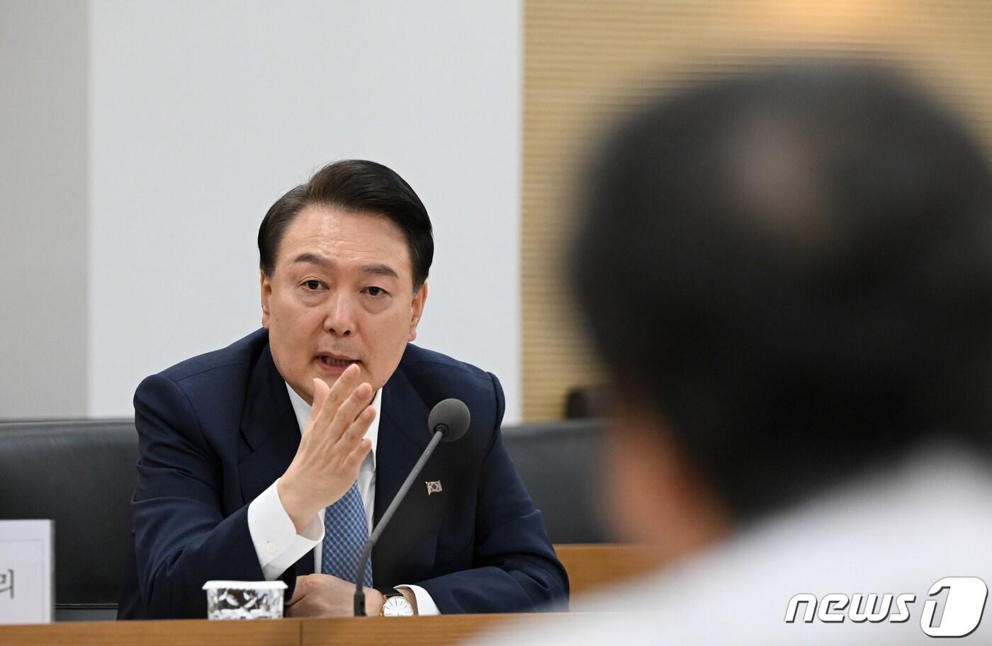 본문 이미지 - 윤석열 대통령이 서울 송파구 서울아산병원 어린이병원에서 열린 의료진 간담회에서 발언하고 있다. (대통령실 제공) 2023.3.18/뉴스1 ⓒ News1 오대일 기자