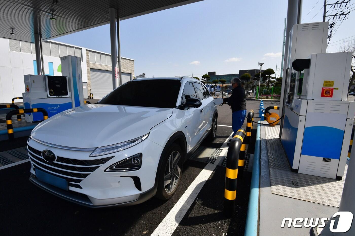  수소 승용차 충전 사진 (뉴스1/DB)