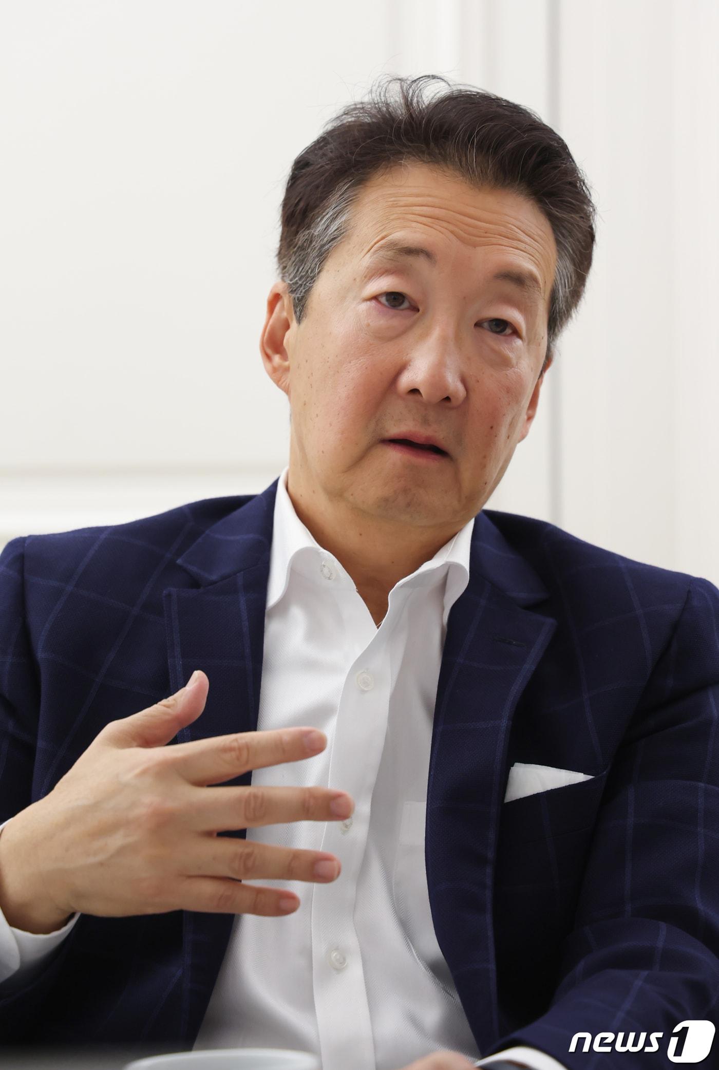 본문 이미지 - 대표적인 한반도 전문가인 빅터 차 미국 전략국제문제연구소(CSIS) 석좌가 18일 오후(현지시간) 프랑스 파리 주프랑스 한국문화원에서 한국 특파원들과 간담회를 하고 있다. 2023.3.19/뉴스1 ⓒ News1 이준성 기자