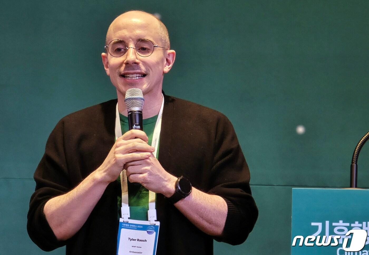 방송인 타일러 라쉬 세계자연기금(WWF) 홍보대사가 19일 서울 앰배서더 풀만 호텔에서 열린 기후행동 컨퍼런스(콘퍼런스) 2024에서 기후위기에 대해 설명하고 있다. 2024.3.19/뉴스1 ⓒ News1 황덕현 기후환경전문기자