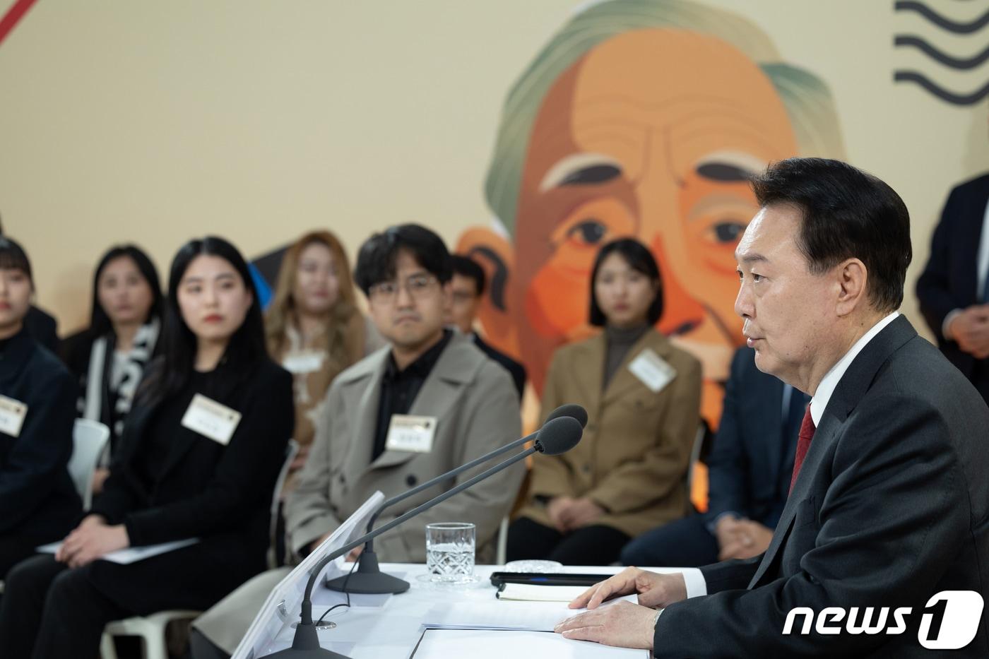 본문 이미지 - 윤석열 대통령이 19일 서울 영등포구 문래예술공장에서 '도시혁신으로 만드는 새로운 한강의 기적'을 주제로 열린 스물한 번째 국민과 함께하는 민생토론회에서 발언하고 있다. (대통령실 제공) 2024.3.19/뉴스1 ⓒ News1 오대일 기자
