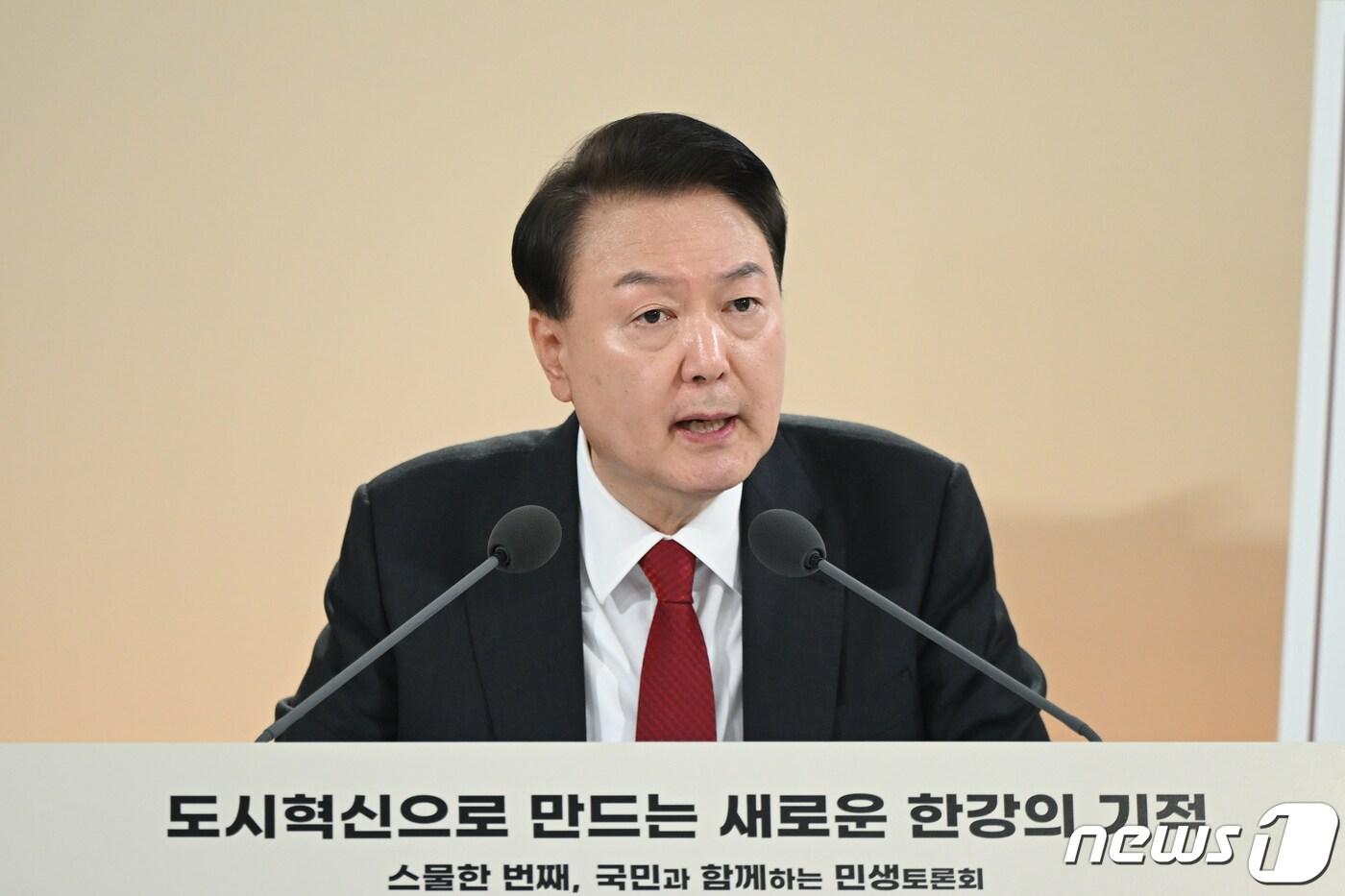 본문 이미지 - 윤석열 대통령이 19일 서울 영등포구 문래예술공장에서 '도시혁신으로 만드는 새로운 한강의 기적'을 주제로 열린 스물한 번째 국민과 함께하는 민생토론회에서 발언하고 있다. (대통령실 제공) 2024.3.19/뉴스1 ⓒ News1 오대일 기자