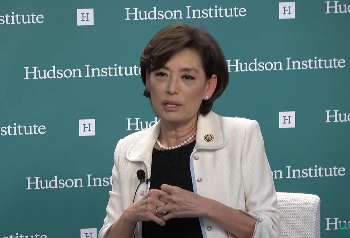 본문 이미지 - 미국 연방하원 외교위원회 산하 인도·태평양소위 위원장인 한국계 영 김 의원이 19일(현지시간) 워싱턴DC에 있는 싱크탱크 허드슨연구소에서 개최한 대담에 나와 발언을 하고 있다. 사진은 유튜브 화면 캡처.