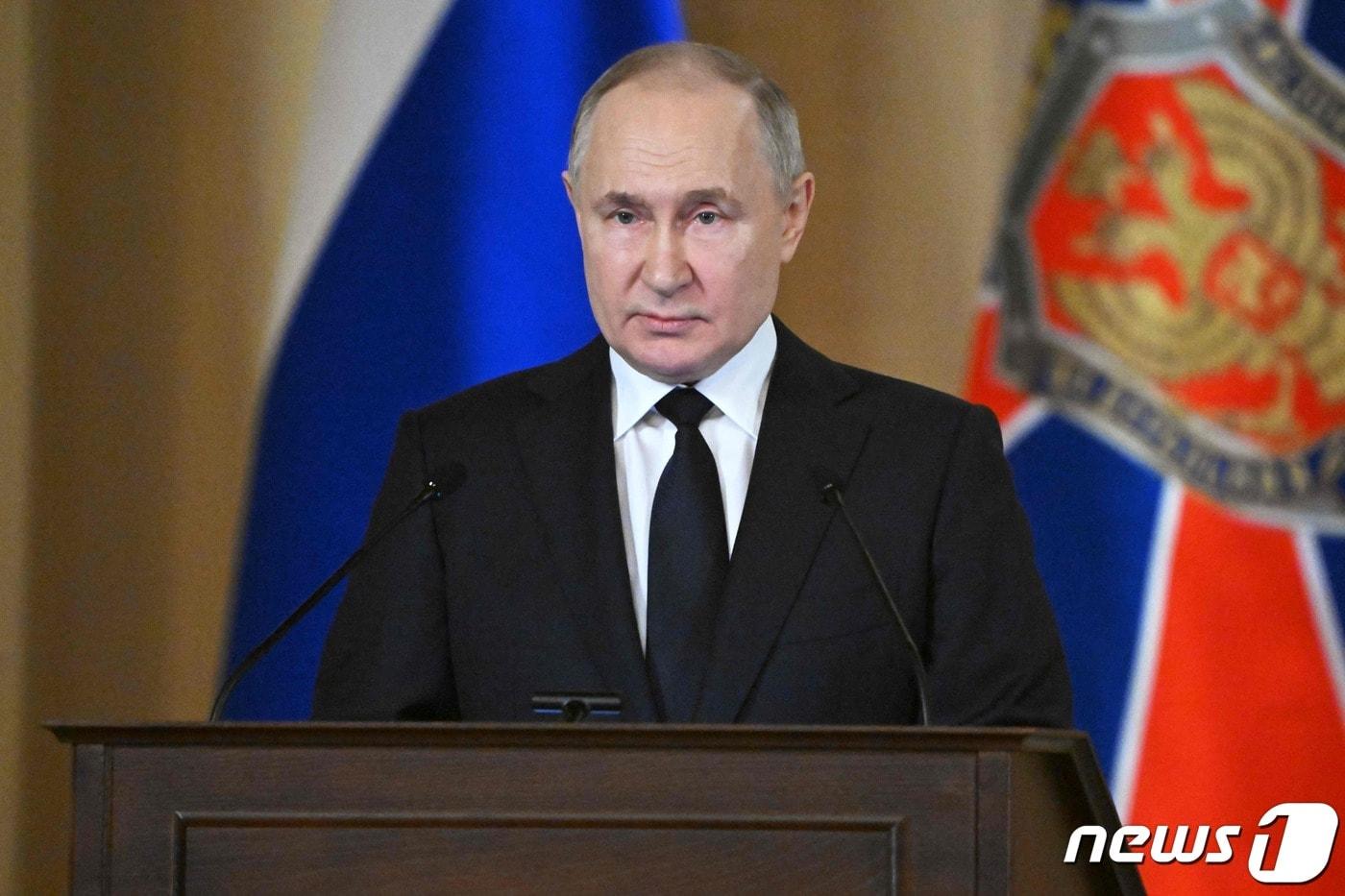 본문 이미지 - 블라디미르 푸틴 러시아 대통령이 19일(현지시간) 모스크바에서 열린 연방 보안국 이사회 확대회의에서 가진 연설서 “서방 제재를 받는 러시아 기업들을 지원해야 한다"고 밝히고 있다. 2024.3.20 ⓒ AFP=뉴스1 ⓒ News1 우동명 기자
