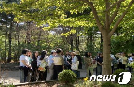 본문 이미지 -  서울숲 체험 프로그램에 참가한 시민들.(서울시 제공)