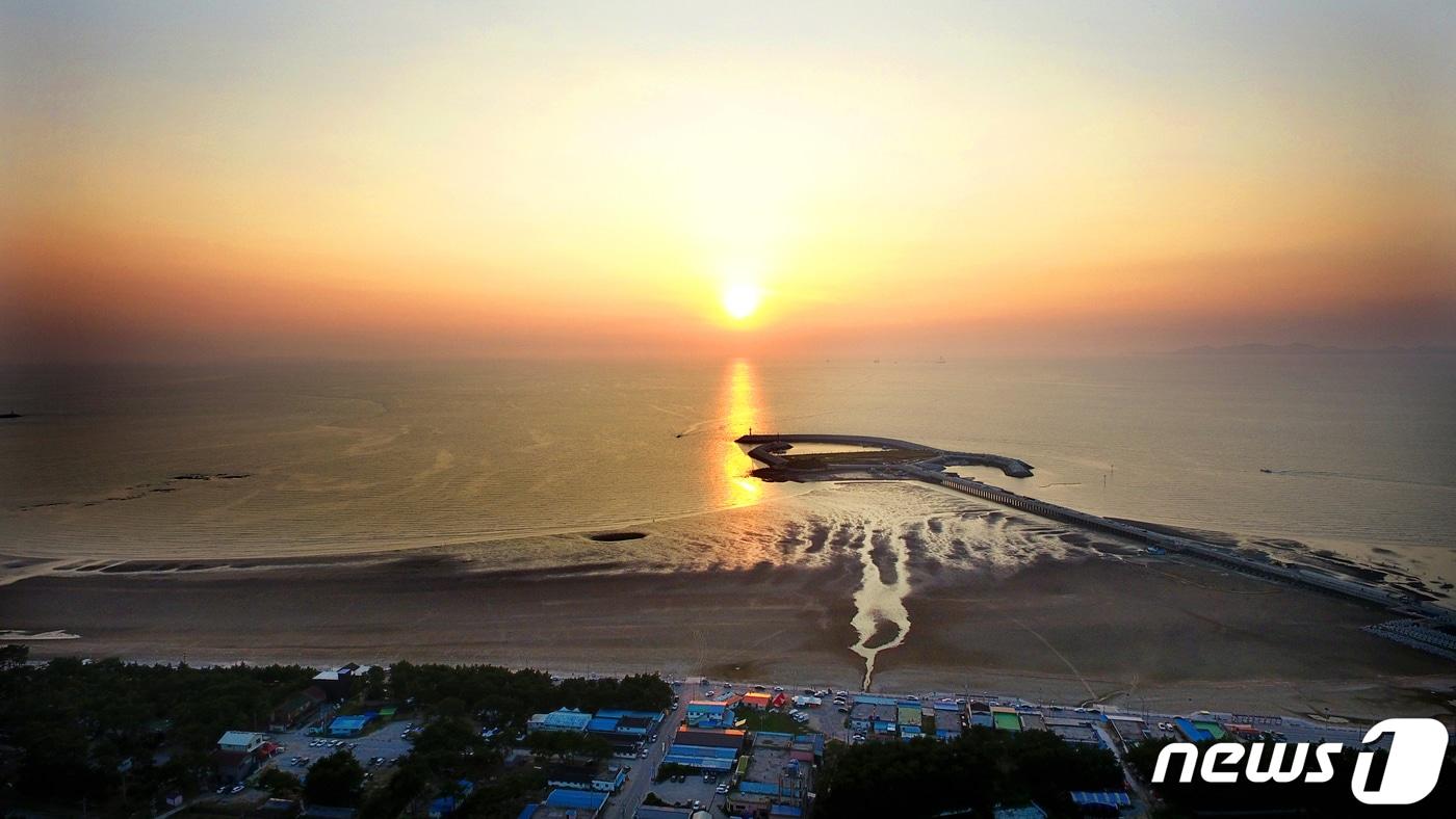 본문 이미지 - 고창서해랑길 41코스 고창구시포해수욕장 낙조.2024.3.20/ⓒ News1 박제철 기자