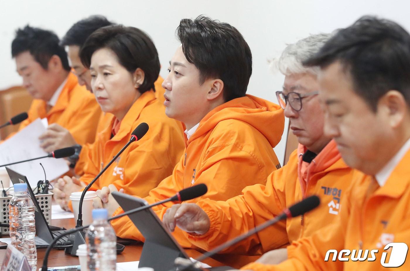 본문 이미지 - 이준석 개혁신당 대표가 20일 오전 서울 여의도 국회에서 열린 최고위원회의에서 발언을 하고 있다. 2024.3.20/뉴스1 ⓒ News1 임세영 기자