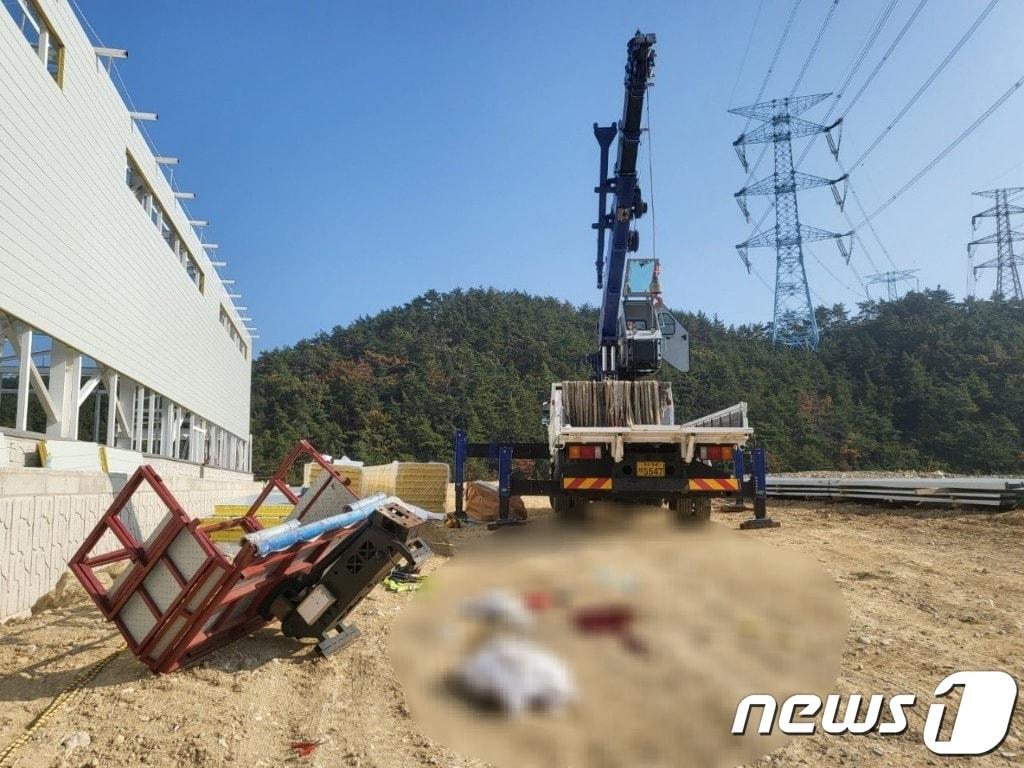 본문 이미지 - 2022년 11월 2일 오전 9시42분께 부산 기장군 한 공장 신축 현장에서 하청업체 근로자 C씨(42)가 추락한 사고 현장.(유족 측 제공) 