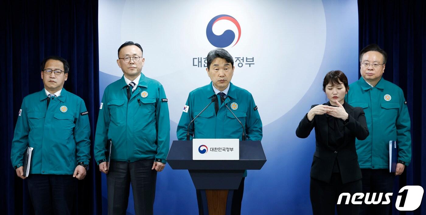 이주호 사회부총리 겸 교육부 장관이 3월 20일 서울 종로구 정부서울청사에서 의과대학 정원 증원 관련 발표를 하고 있다./뉴스1 ⓒ News1 허경 기자