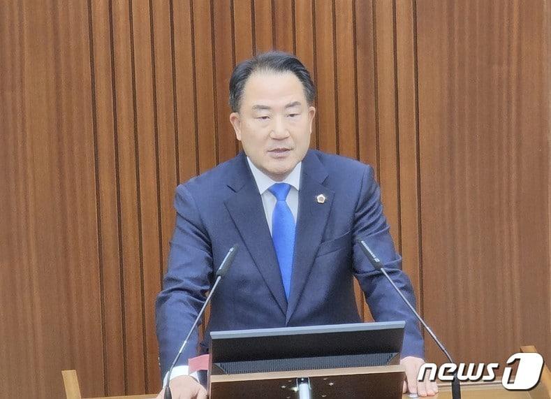 본문 이미지 - 상병헌 세종시의원이 21일 오전 시의회 본회의장에서 열린 88회 임시회 3차 본회의에서 세종·공주 통합과 관련한 5분 자유발언을 하고 있다. ⓒ News1 장동열 기자