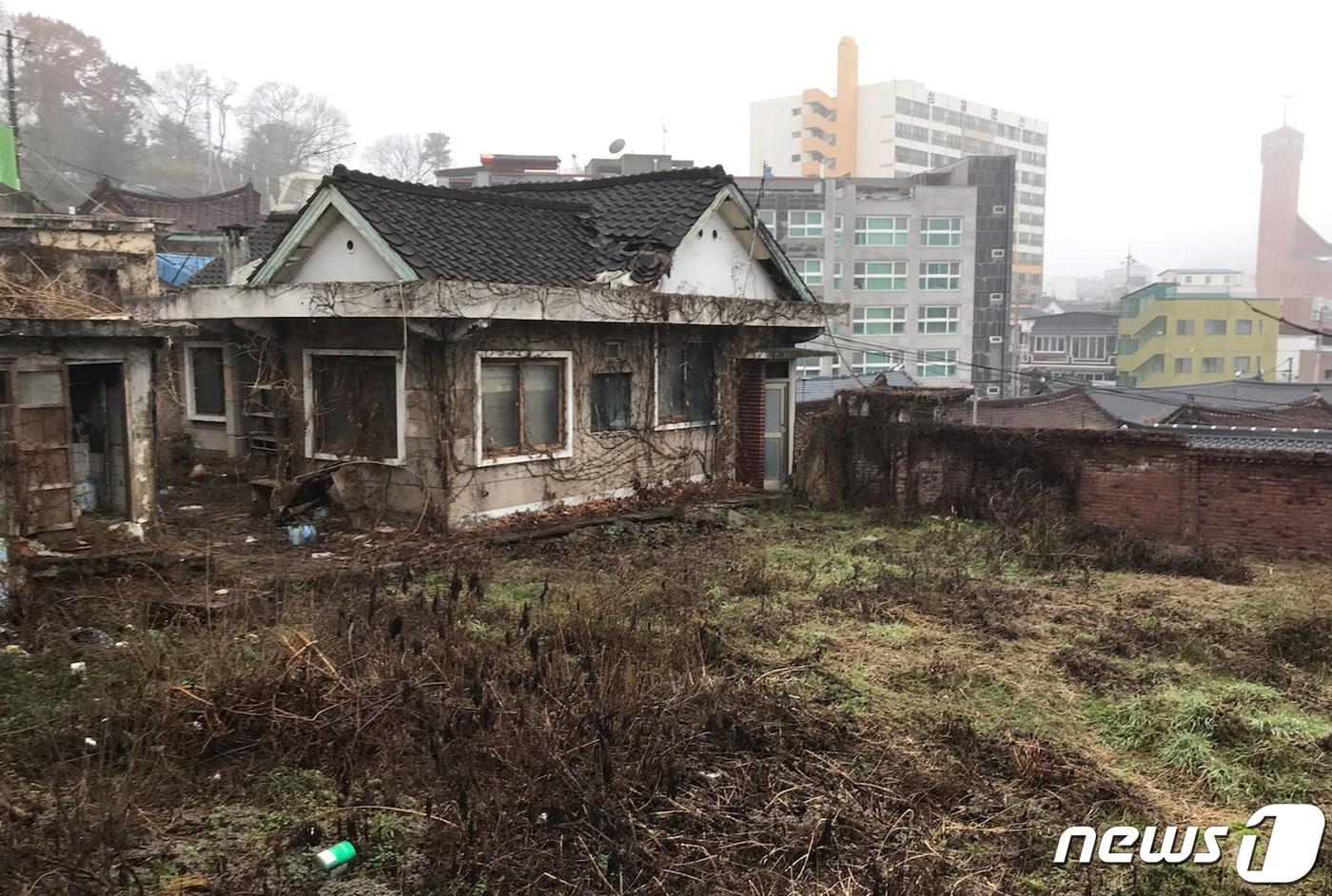 광주시가 장기 방치된 빈집 안전 감찰에 나선다. 장기 방치된 빈집 모습.&#40;광주시 제공&#41;/뉴스1 ⓒ News1 박준배 기자