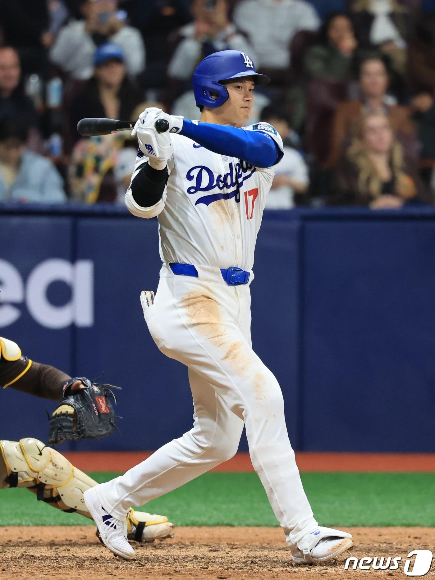 본문 이미지 - 오타니 쇼헤이가 29일 세인트루이스와의 홈 개막전에서 3타수 2안타 1볼넷을 기록했다./뉴스1 ⓒ News1 김진환 기자