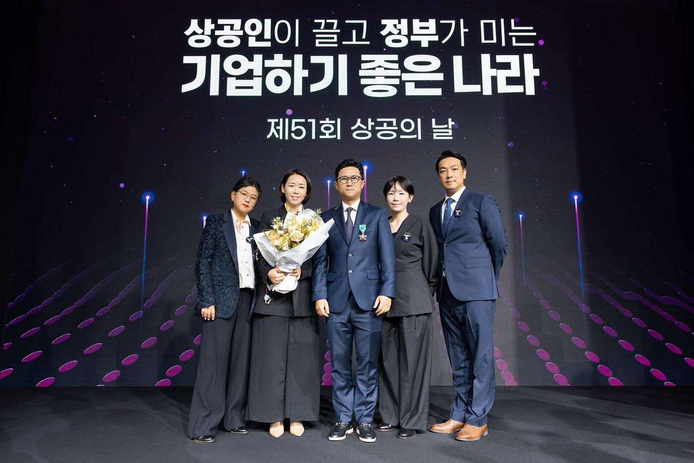 이준권 하이라이트브랜즈 대표가 국내 패션 산업의 시장 확장 및 발전, 청년 일자리 창출에 기여한 공적 등을 인정받아 산업포장을 수상했다.(하이라이트브랜즈제공)