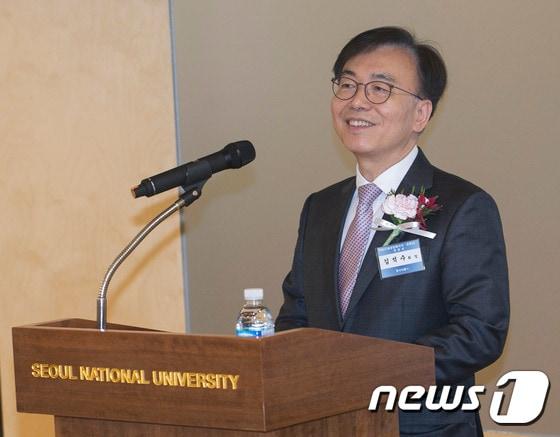 본문 이미지 - 김석수 동서식품 회장.