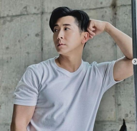 본문 이미지 - 가수 브라이언 인스타그램 갈무리