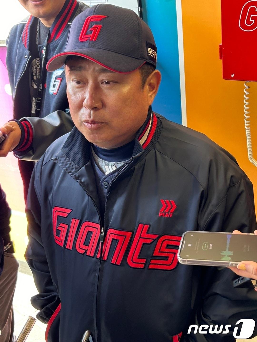 본문 이미지 -  23일 인천 SSG랜더스필드에서 롯데 사령탑으로 첫 경기를 앞둔 김태형 감독. ⓒ News1 문대현 기자