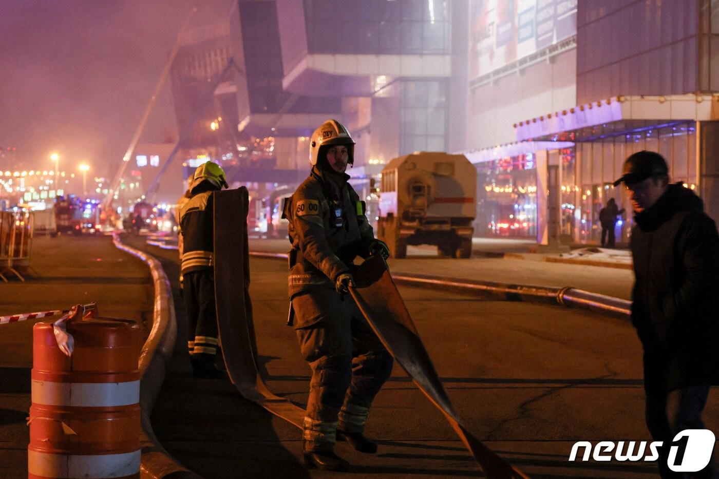 본문 이미지 - 22일(현지시간) 러시아 모스크바 외곽 크로커스 시티홀에서 테러가 발생한 가운데 사망자 수가 93명으로 증가했다. 2024.03.23. ⓒ 로이터=뉴스1 ⓒ News1 정윤영 기자