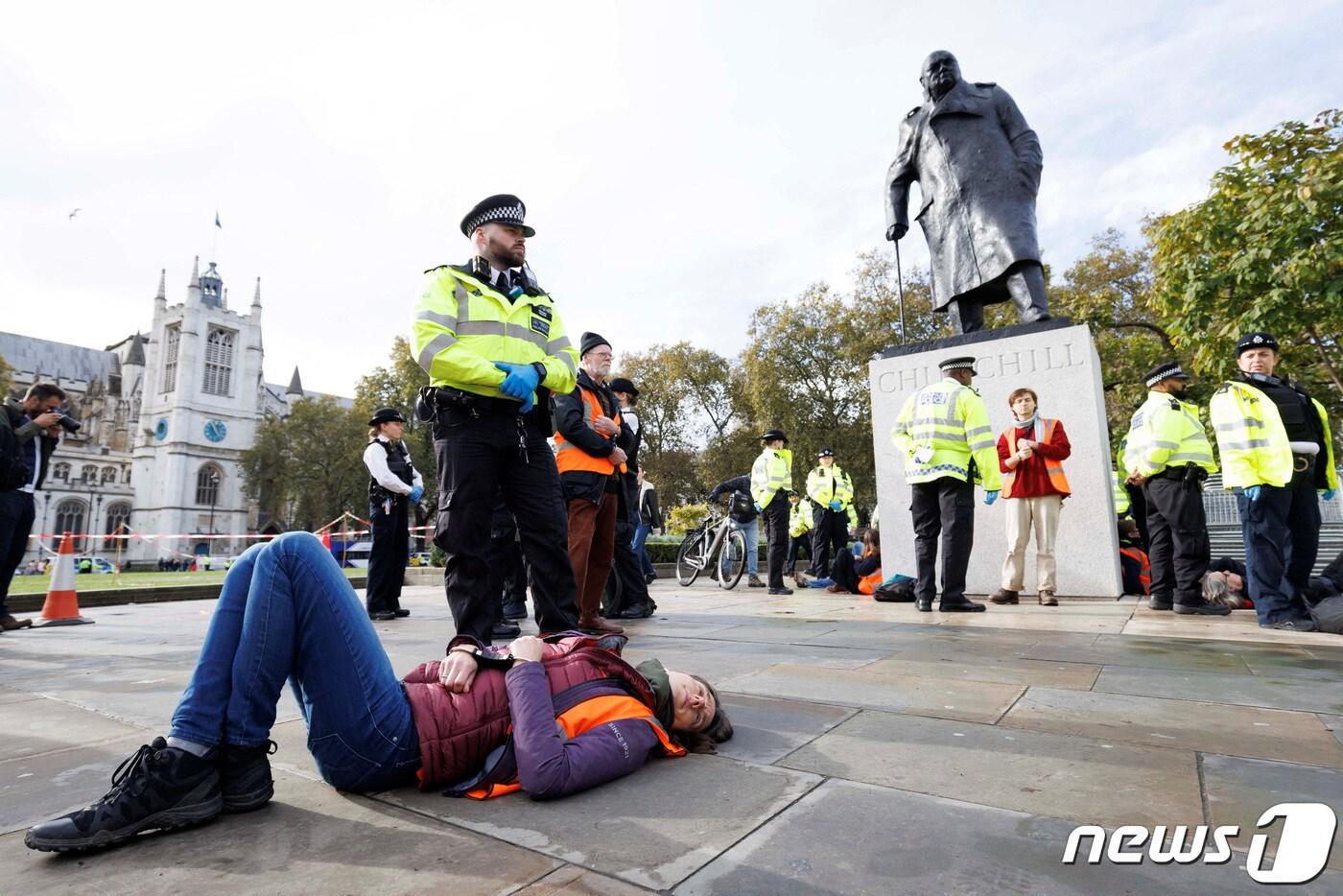 2023년 10월 30일&#40;현지시간&#41; 영국 런던 웨스트민스터에서 열린 &#39;저스트 스탑 오일&#39;&#40;Just Stop Oil&#41; 시위. ⓒ 로이터=뉴스1 ⓒ News1 조소영 기자
