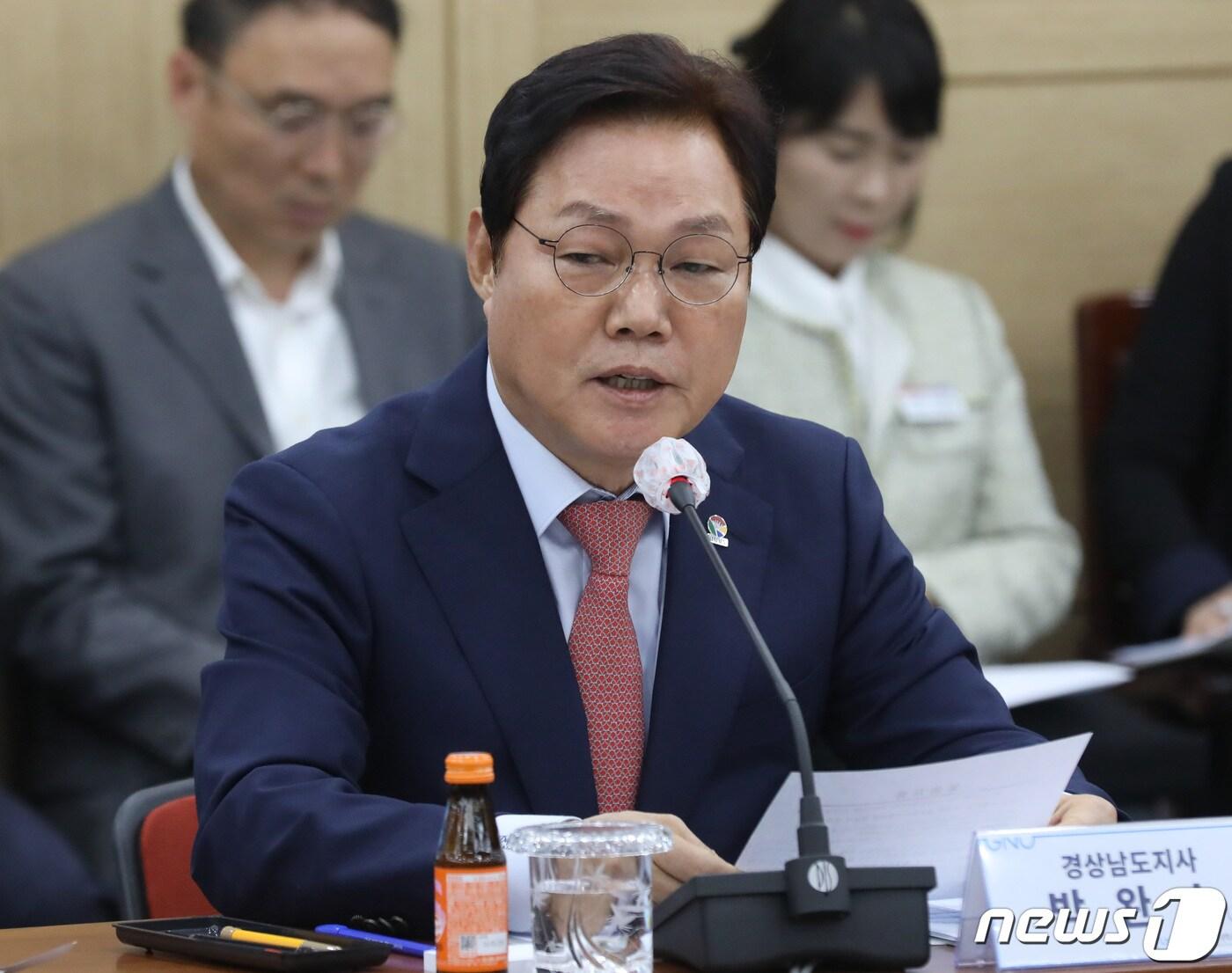 본문 이미지 - 박완수 경남도지사가 지난 25일 오후 경남 진주시 경상국립대학교 칠암캠퍼스 대학본부에서 열린 의대 운영대학 현장 간담회에서 발언을 하고 있다. 2024.3.25/뉴스1 ⓒ News1 윤일지 기자